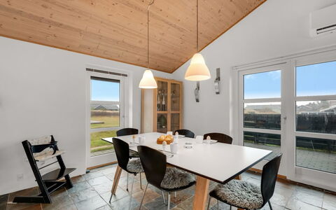 Fietje - 500M to the Fjord: Wood, Ceiling, Flooring, Home, Interior Design, Floor, Kitchen & Dining Room Table, Light Fixture, Dining Room, Hardwood