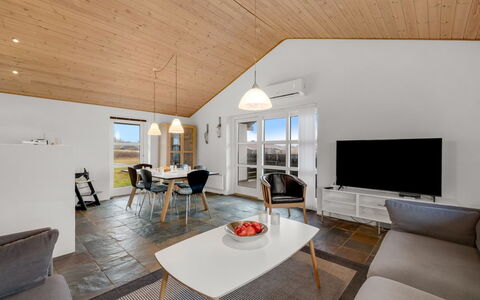 Fietje - 500M to the Fjord: Ceiling, Flooring, Floor, Wood Flooring, Hardwood, Living Room, Wood Stain, Plank, Light Fixture