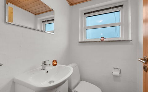 Fietje - 500M to the Fjord: Wall, Plumbing Fixture, Flooring, Floor, Ceiling, Interior Design, Plumbing, Sink, Tap, Bathroom