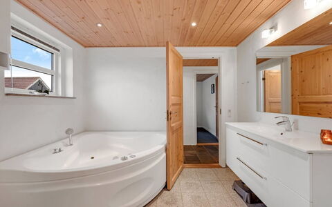 Fietje - 500M to the Fjord: Flooring, Interior Design, Plumbing Fixture, Floor, Wood, Ceiling, Bathroom, Sink, Tap, Room