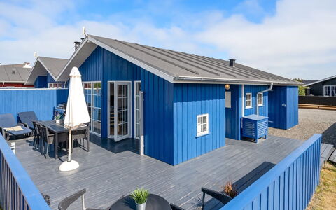 Albertina - 300M to the Fjord: House, Roof, Home, Cottage, Shed, Garden Buildings, Siding, Yard, Log Cabin, Hut