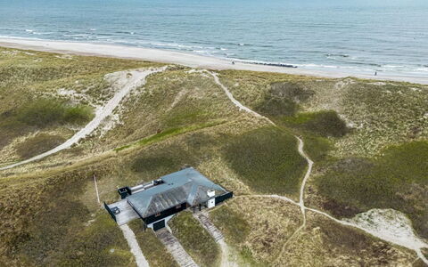 Eyla - from the Sea: Architecture, Roof, Home, Composite Material, Daylighting, Siding, Driveway