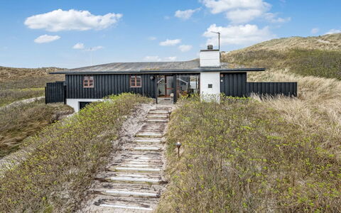 Eyla - from the Sea: Architecture, Roof, Home, Composite Material, Daylighting, Siding, Driveway