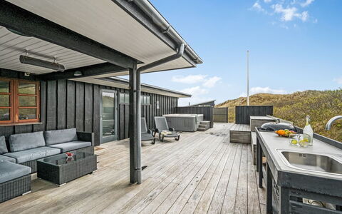 Eyla - from the Sea: Architecture, Roof, Home, Composite Material, Daylighting, Siding, Driveway