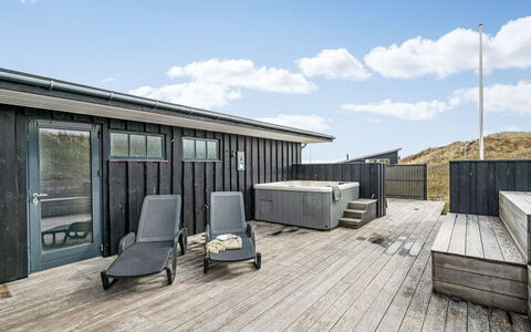 Eyla - from the Sea: Architecture, Roof, Home, Composite Material, Daylighting, Siding, Driveway