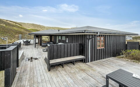 Eyla - from the Sea: Architecture, Roof, Home, Composite Material, Daylighting, Siding, Driveway