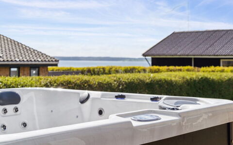 Arnetta - 150M from the Sea: Bathtub, Plumbing Fixture, Jacuzzi, Leisure, Swimming Pool, Resort, Hotel