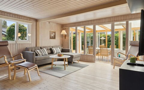Sari - 250M from the Sea: Interior Design, Furniture, Flooring, Wood, Floor, Ceiling, Wood Flooring, Living Room, Home, Couch
