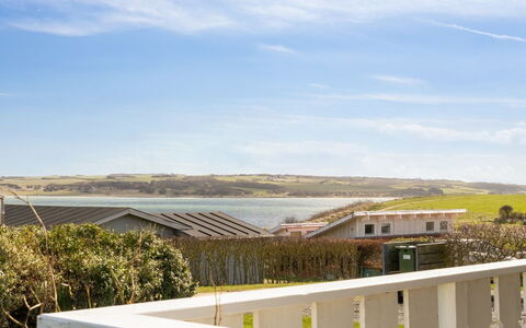 Ormar - 100M to the Fjord: Grass, House, Roof, Home, Cottage, Shrub, Land Lot, Rural Area, Farmhouse, Groundcover