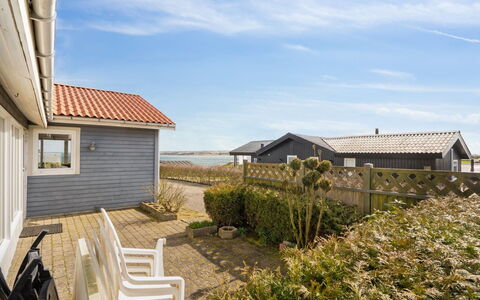 Ormar - 100M to the Fjord: Grass, House, Roof, Home, Cottage, Shrub, Land Lot, Rural Area, Farmhouse, Groundcover