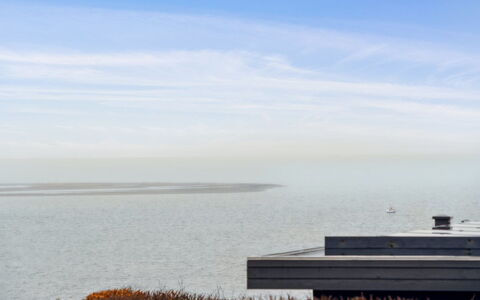 Ormar - 100M to the Fjord: Grass, House, Roof, Home, Cottage, Shrub, Land Lot, Rural Area, Farmhouse, Groundcover