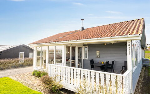 Ormar - 100M to the Fjord: Grass, House, Roof, Home, Cottage, Shrub, Land Lot, Rural Area, Farmhouse, Groundcover