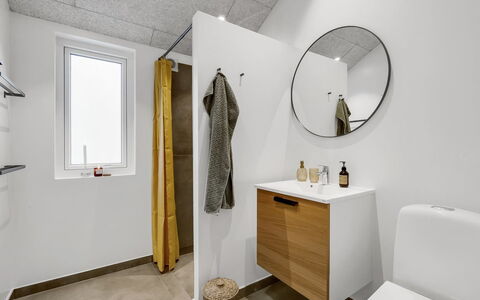 Ivar - 300M from the Sea: Flooring, Floor, Wood, Plumbing Fixture, Interior Design, Plumbing, Bathroom Cabinet, Tap, Bathroom, Mirror