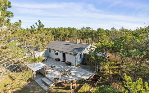 Jytte - 1.7Km from the Sea: House, Roof, Home, Cottage, Shed, Garden Buildings, Siding, Yard, Log Cabin, Hut