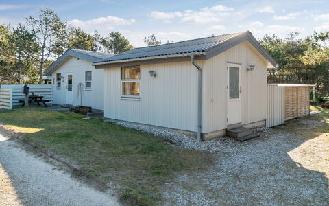 Jytte - 1.7Km from the Sea: House, Roof, Home, Cottage, Shed, Garden Buildings, Siding, Yard, Log Cabin, Hut