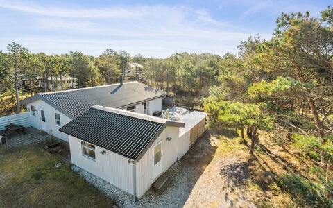 Jytte - 1.7Km from the Sea: House, Roof, Home, Cottage, Shed, Garden Buildings, Siding, Yard, Log Cabin, Hut