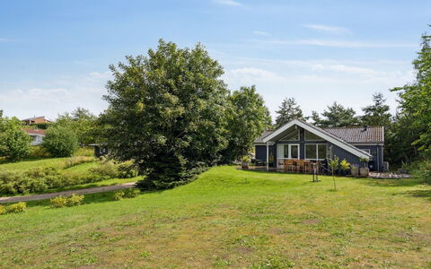 Etel - 600M from the Sea: Home, Roof, House, Cottage, Estate, Door, Porch, Siding, Farmhouse, Shade