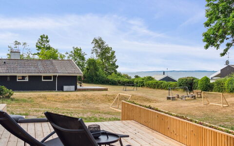 Edina - 350M from the Sea: Architecture, Roof, Home, Composite Material, Daylighting, Siding, Driveway
