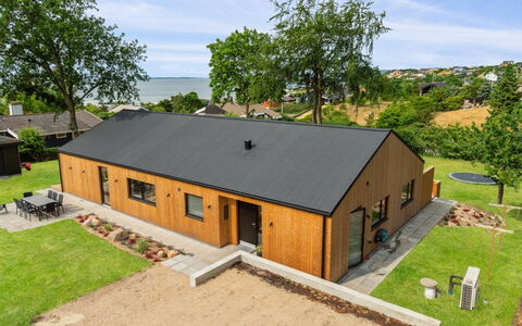 Edina - 350M from the Sea: Architecture, Roof, Home, Composite Material, Daylighting, Siding, Driveway