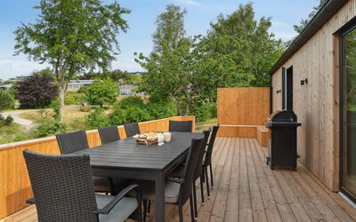 Edina - 350M from the Sea
