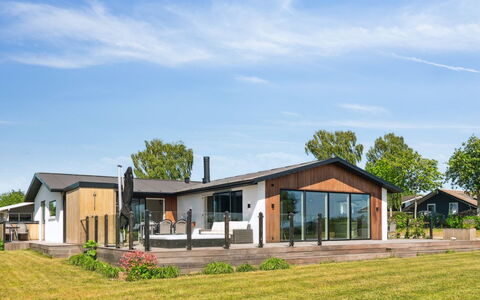 Niska - 200M from the Sea: Grass, Green, House, Cottage, Grassland, Rural Area, Ecoregion, Landscape, Land Lot, Shrub