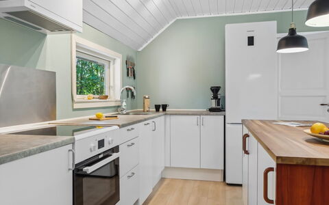 Herta: Flooring, Interior Design, Wood, Kitchen, Ceiling, Countertop, Floor, Cabinetry, Furniture, Kitchen Appliance