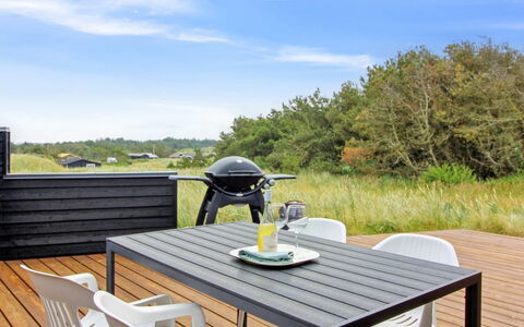 Alma - 500M from the Sea: Architecture, Roof, Home, Composite Material, Daylighting, Siding, Driveway