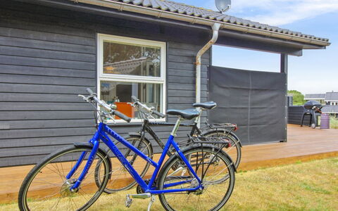Alma - 500M from the Sea: Architecture, Roof, Home, Composite Material, Daylighting, Siding, Driveway