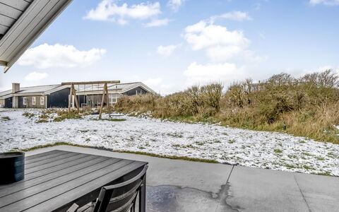 Iida - 100M from the Sea: Blue, Shrub, Cottage, Groundcover, Garden, Estate, Shade, Landscaping, Farmhouse, Eco Hotel