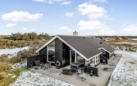 Iida - 100M from the Sea: Blue, Shrub, Cottage, Groundcover, Garden, Estate, Shade, Landscaping, Farmhouse, Eco Hotel