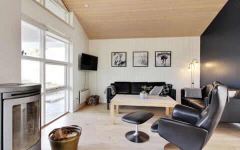 Heraldina - 1Km from the Sea: Flooring, Interior Design, Wood, Ceiling, Floor, Furniture, Wood Flooring, Living Room, Room, Lighting