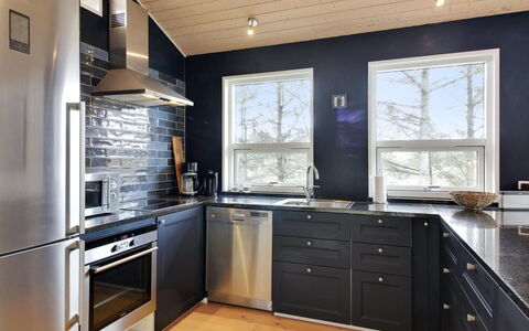 Heraldina - 1Km from the Sea: Kitchen, Countertop, Flooring, Interior Design, Wood, Kitchen Appliance, Cabinetry, Ceiling, Floor, Furniture