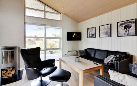 Heraldina - 1Km from the Sea: Interior Design, Flooring, Wood, Ceiling, Living Room, Couch, Floor, Furniture, Room, Lighting