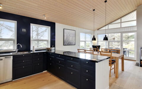 Heraldina - 1Km from the Sea: Wood, Flooring, Ceiling, Wood Flooring, Interior Design, Countertop, Cabinetry, Floor, Furniture, Kitchen