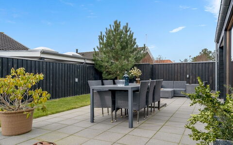 Aaran - 700M from the Sea: Garden, Backyard, Landscaping, Shade, Yard, Courtyard, Flowerpot, Patio, Houseplant, Outdoor Structure