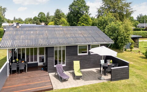 Stygge - 300M from the Sea: Wood, Roof, House, Home, Cottage, Deck, Shade, Siding, Yard, Garden