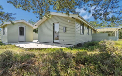 Alwine - 250M from the Sea: Wood, Home, Porch, Deck, Hardwood, Roof, Wood Stain, Wood Flooring, Eco Hotel