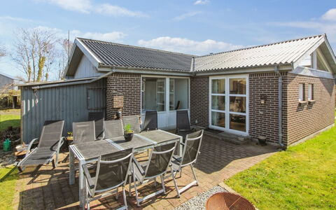 Erle - 1.5Km from the Sea: Home, Cottage, Siding, Hardwood, Shade, Plank, Design, Estate, Porch, Deck