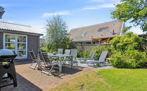 Erle - 1.5Km from the Sea: Home, Cottage, Siding, Hardwood, Shade, Plank, Design, Estate, Porch, Deck