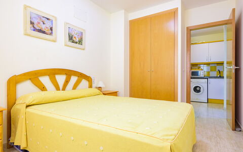 Mar de Oropesa i: Furniture, Wood, Interior Design, Architecture, Shelving, Chair, Floor, Real Estate, Beam, Hardwood