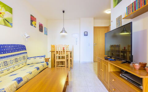 Mar de Oropesa i: Furniture, Wood, Interior Design, Architecture, Shelving, Chair, Floor, Real Estate, Beam, Hardwood