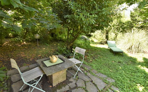 La Casa del Nonno: Furniture, Wood, Interior Design, Architecture, Shelving, Chair, Floor, Real Estate, Beam, Hardwood