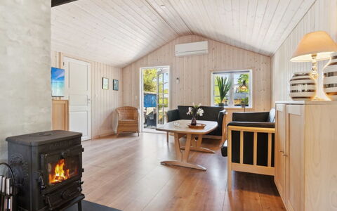 Ilmari - 150M from the Sea: Architecture, Roof, Home, Composite Material, Daylighting, Siding, Driveway