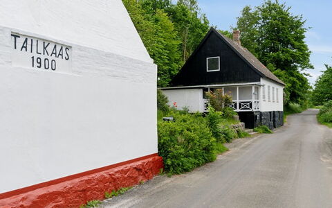 Scarlet - 5M from the Sea: Architecture, Roof, Home, Composite Material, Daylighting, Siding, Driveway