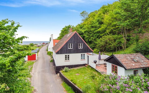 Scarlet - 5M from the Sea: Architecture, Roof, Home, Composite Material, Daylighting, Siding, Driveway