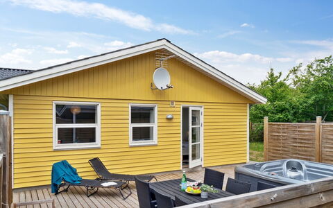 Barth - 950M from the Sea: Roof, Home, Door, Cottage, Shade, Siding, Yard, Estate, Backyard