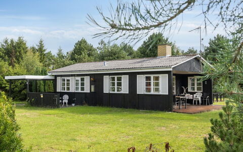 Brunhilde - 850M from the Sea: Vegetation, Shrub, Spring, Cottage, Garden, Shade, Backyard, Yard, Chair