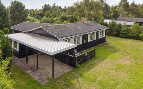 Brunhilde - 850M from the Sea: Vegetation, Shrub, Spring, Cottage, Garden, Shade, Backyard, Yard, Chair