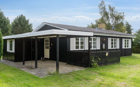 Brunhilde - 850M from the Sea: Vegetation, Shrub, Spring, Cottage, Garden, Shade, Backyard, Yard, Chair