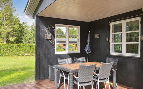 Brunhilde - 850M from the Sea: Vegetation, Shrub, Spring, Cottage, Garden, Shade, Backyard, Yard, Chair